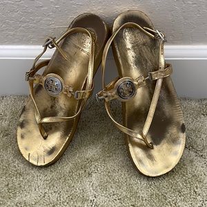 Tory Burch - Gold metallic logo sandals 7.5